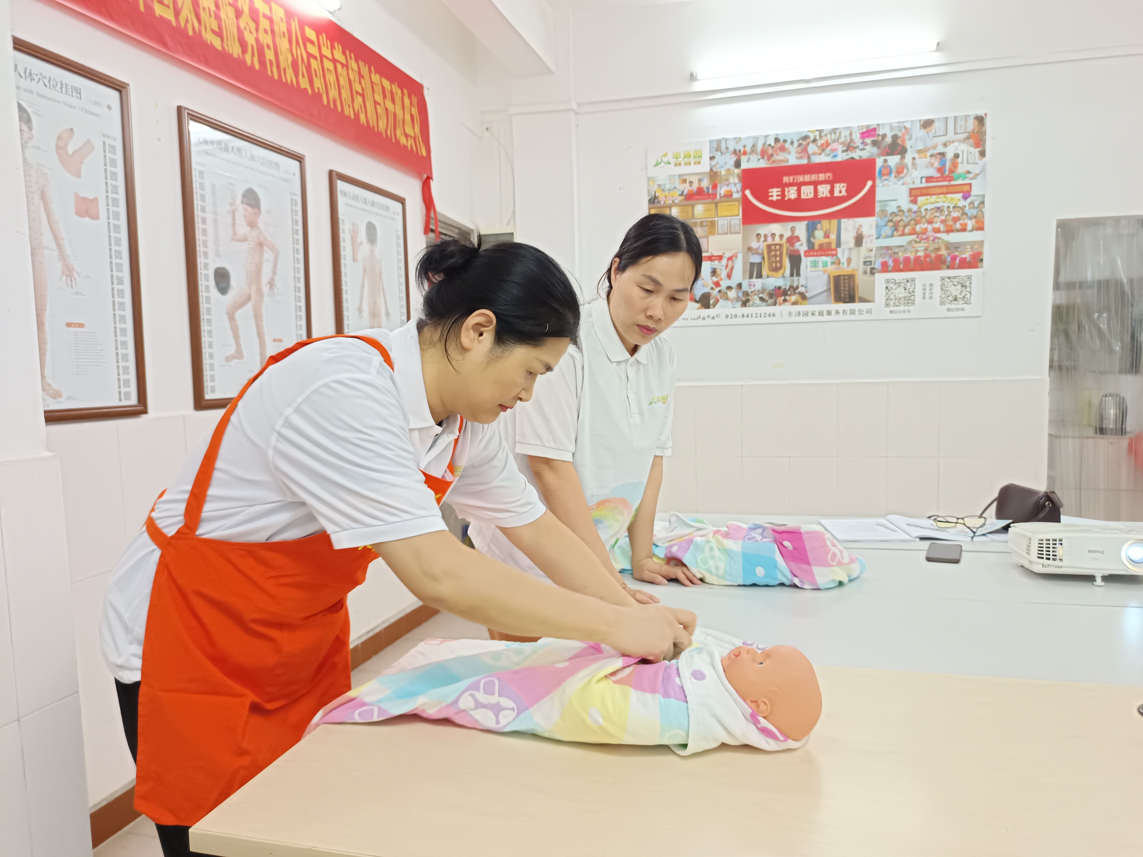 海珠月嫂育婴师服务案例|阐明工作流程