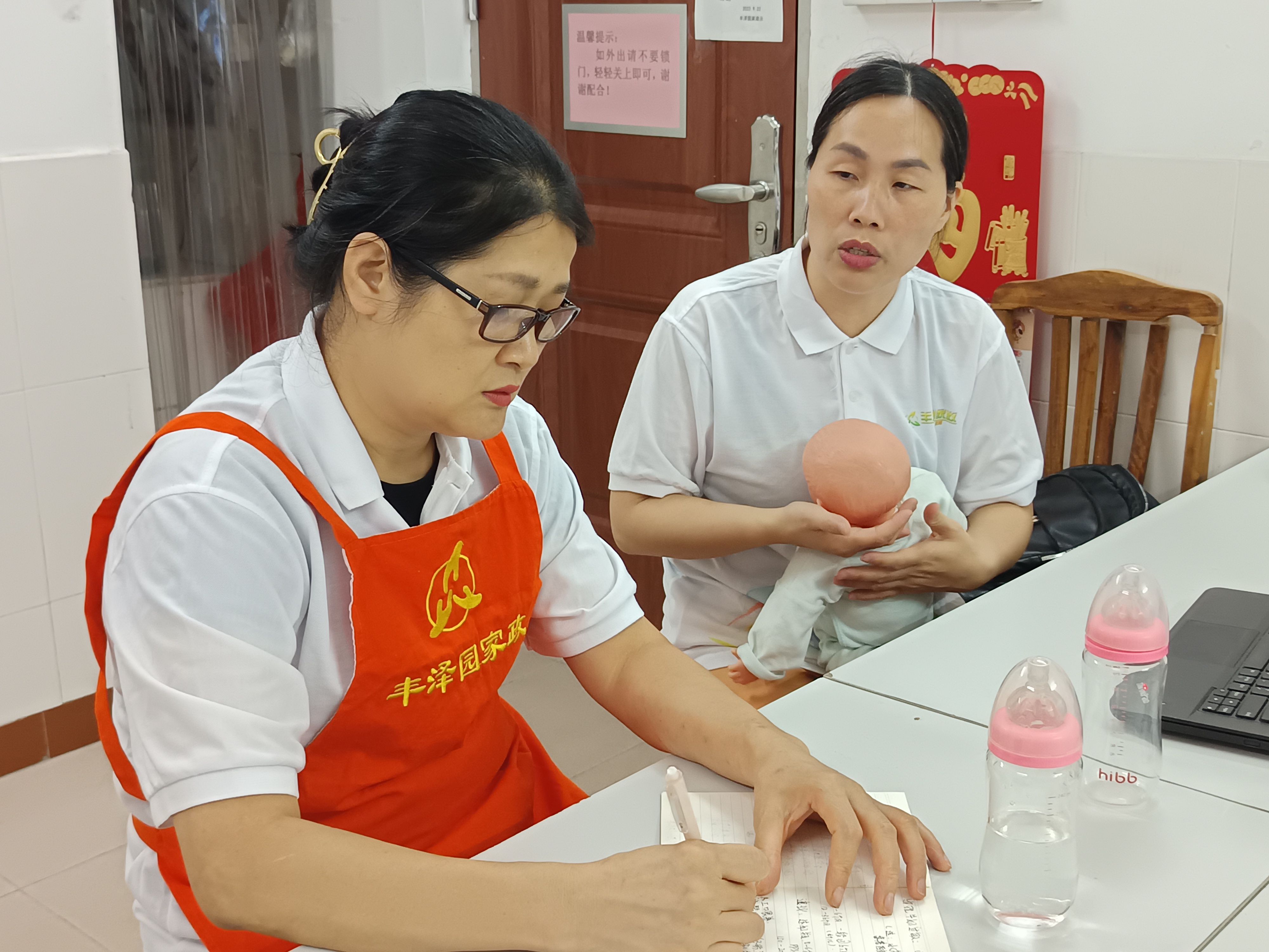 荔湾区上门月嫂助力宁静月子高标准服务案例