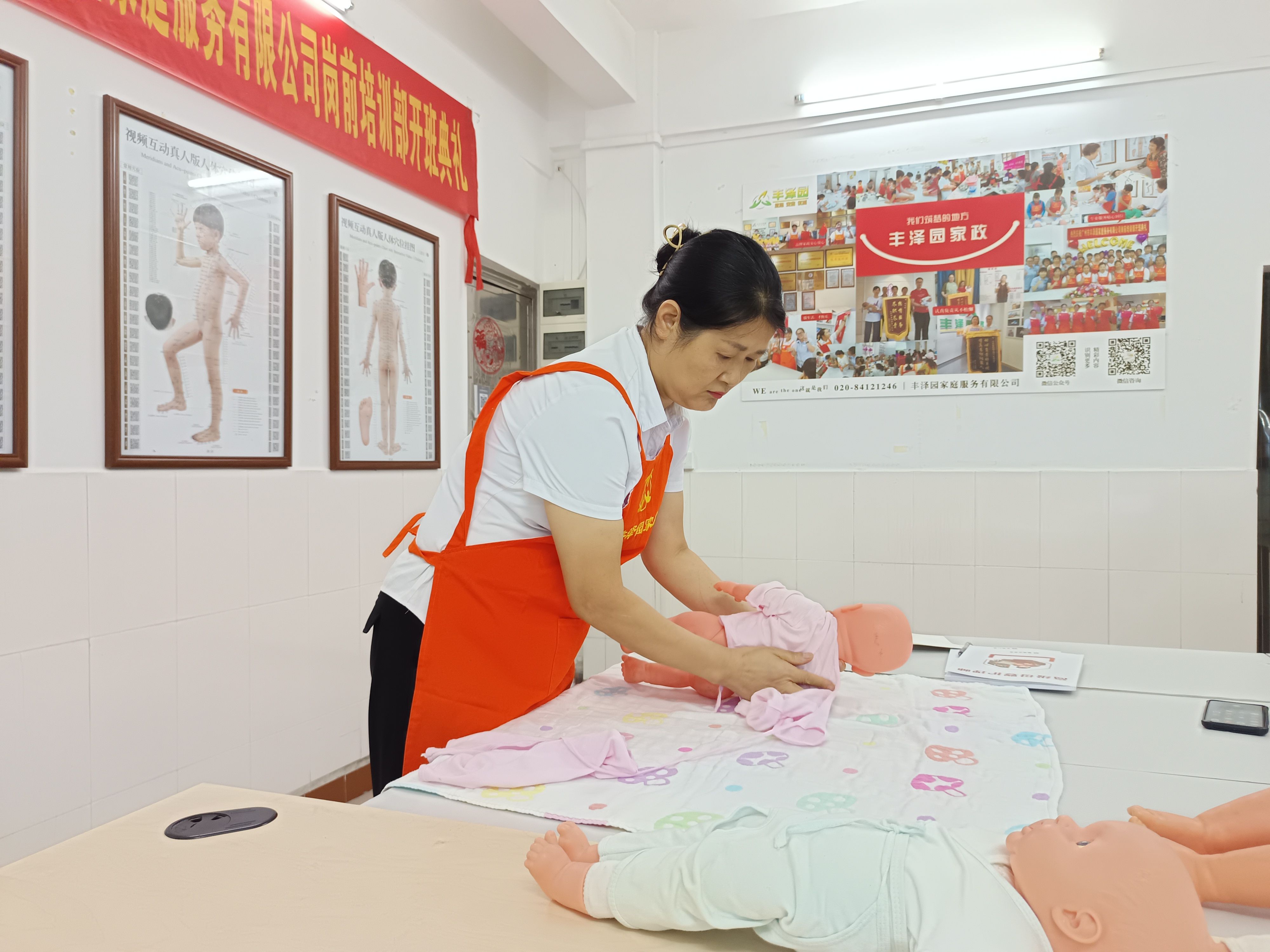 从化月嫂正规机构高标准服务案例|对刚生产的母亲和新生宝贝负责
